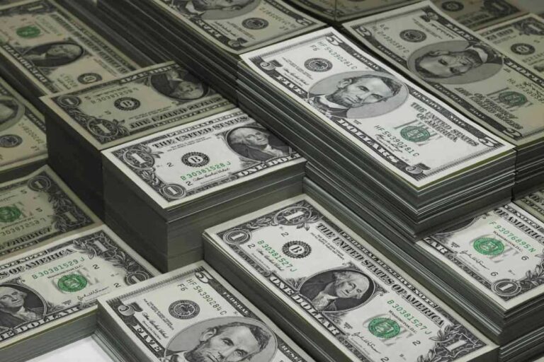 رکورد تاریخی طلا و نوسان دلار امروز: تعرفه‌های ترامپ چه تاثیری بر بازار جهانی گذاشته است؟