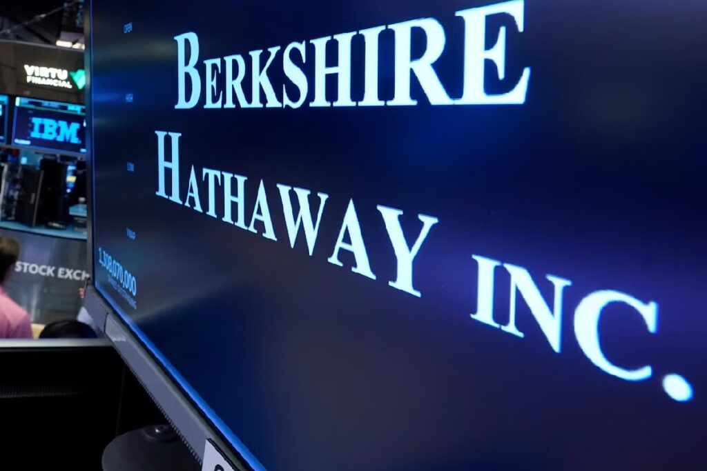 رکورد تاریخی نقدینگی برکشر هاتاوی (Berkshire Hathaway)؛ سود بالا رفت اما احتیاط ادامه دارد