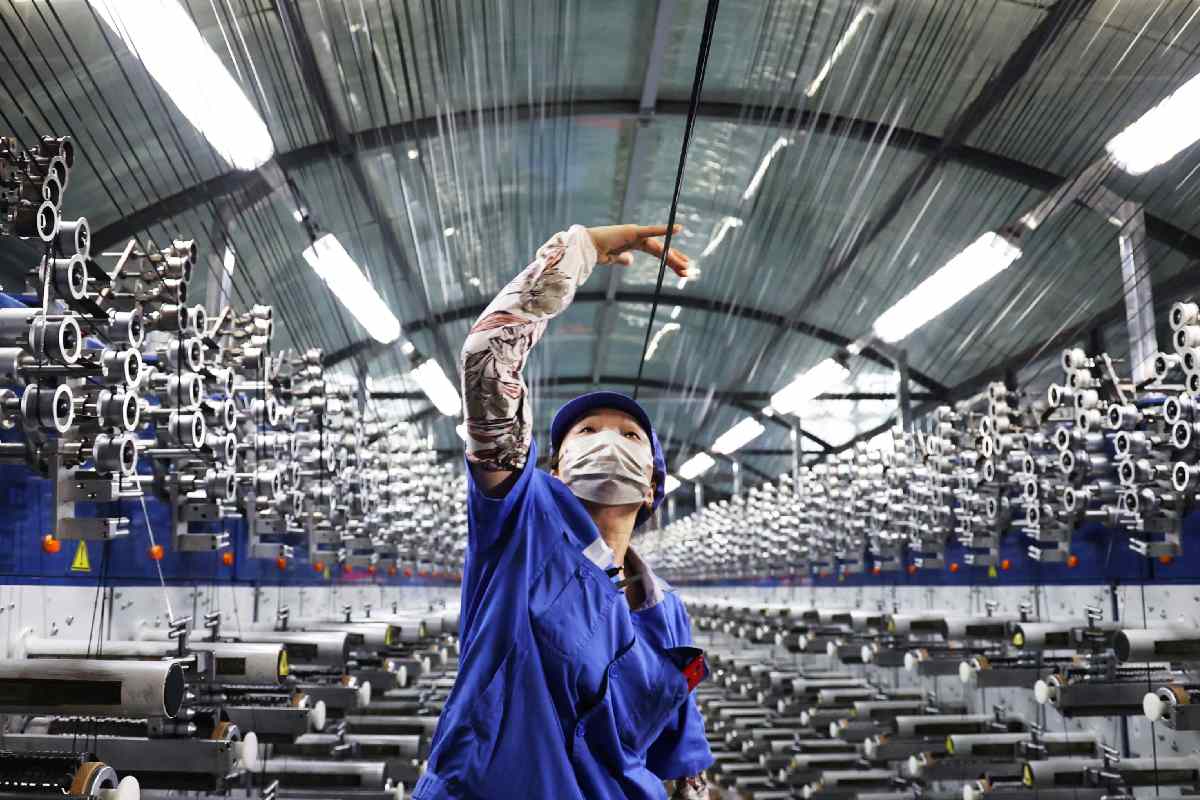 وضعیت اقتصاد چین در نوامبر ۲۰۲۵: تولید کاهش، تقاضای داخلی ضعیف