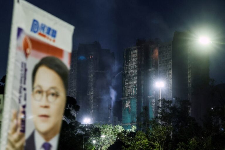 انتخابات شورای قانون‌گذاری هنگ کنگ: ریسک‌های سیاسی و نوسانات بورس تحت تاثیر فاجعه آتش‌سوزی