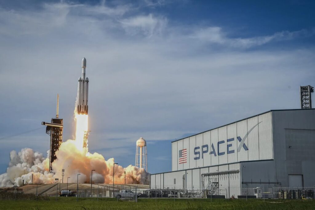 آغاز مسیر رکوردشکنی SpaceX با عرضه اولیه سهام در سال ۲۰۲۶
