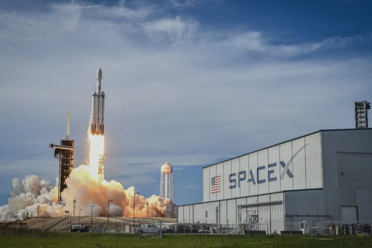 آغاز مسیر رکوردشکنی SpaceX با عرضه اولیه سهام در سال ۲۰۲۶